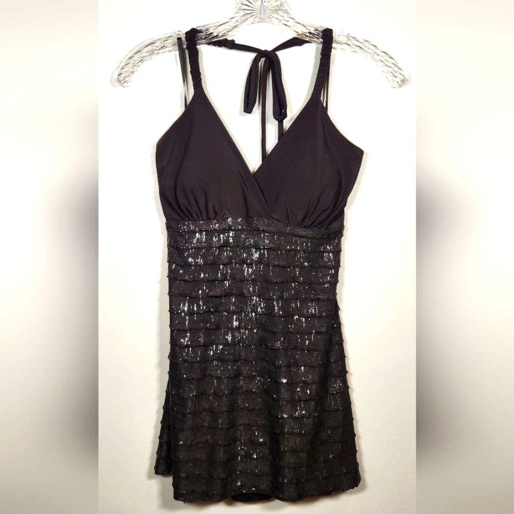 NWT! Women's Stunning Black Halter V-neck Top - Size Medium